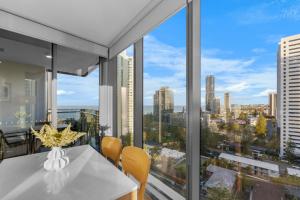 The Solace - NEW Ocean view corner 1BR with Pool Parking Steps to Beach