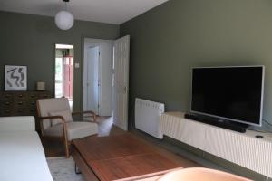 Modern 1 Bed - Free Parking - Long Stay Ready