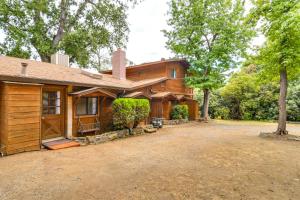 5 Mi to Lake Oroville: Huge Riverfront Home!