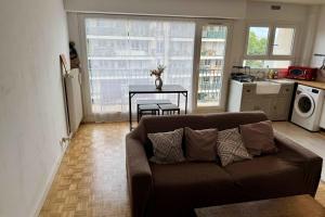 Elegant 2-room with balcony & Eiffel Tower view