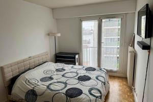 Elegant 2-room with balcony & Eiffel Tower view