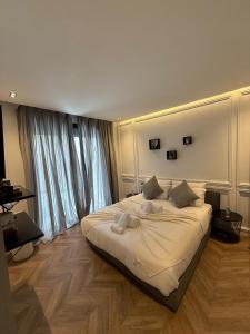 Central Luxury Apartment with Fast Fiber WiFi, Terrace & Free Parking in Casablanca Close To KFC MCDO & School Group La Résidence Boulevard 2 Mars