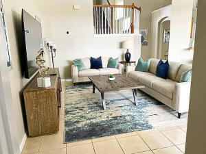 Private PoolHot Tub, Near Disney, 4 BR, King Beds