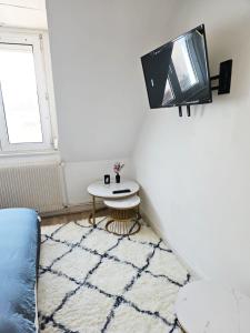 Appartements Chambre privee a 50 m de la plage- Parking prive, salle de bain et cuisine commune : photos des chambres