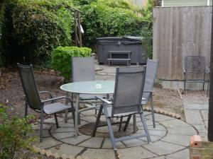Measure Cottage - Sleeps 4 - Private Hot tub and garden