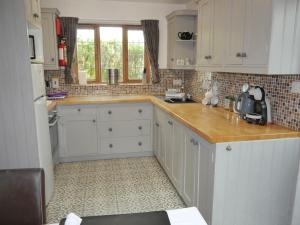 Measure Cottage - Sleeps 4 - Private Hot tub and garden