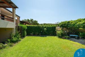 La Bouganville - House with garden and sea view