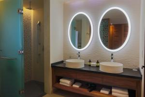 Platinum Tower at Sandos PlayacarInclusive