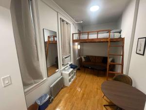 Renovated Studio in Square