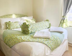 Traditional 2 Bedroom Cottage