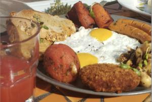 Mountain Pepper Palate Bed, Breakfast & Movie