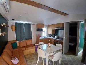 mobilhome vue mer accès direct plage sable fin SEMAINE UNIQUEMENT