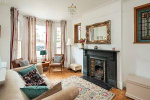 Bowes Park Charm - 3BD Victorian Tranquil Retreat