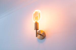 Stylish & Cosy City Apartment - Calm Location - Fast WiFi