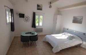 Appartements L'APARTE - Studio Les AMANDIERS : photos des chambres