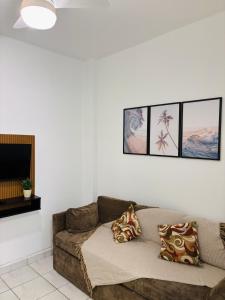 Apartamento na Quadra da Praia no canal 6 com Roupa de Cama e banho