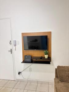 Apartamento na Quadra da Praia no canal 6 com Roupa de Cama e banho