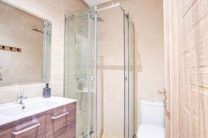 Chique & Stylish 2BR Apartment - Tanger Malabata - Fast WiFi