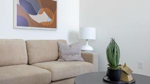 Landing Beautiful 3BD Gym Pool