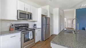 Landing Beautiful 3BD Gym Pool