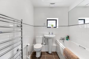 Millhouse Apartment - City Centre - Free Parking, Self-Check-in, SkyTV and Fast Wifi by Yoko Property