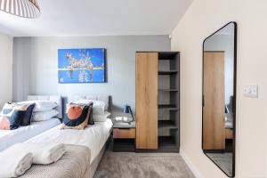 Millhouse Apartment - City Centre - Free Parking, Self-Check-in, SkyTV and Fast Wifi by Yoko Property