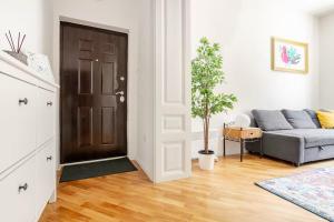 Artika - Chic & Sunlit Stay in Downtown Belgrade