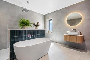 The Wren - Luxury Retreat