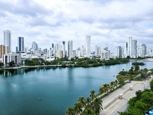 Moderno apartamento vista al mar y al lago piso 10