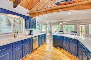 Dock & 2-Story Boat Slip: Badin Lake Cabin