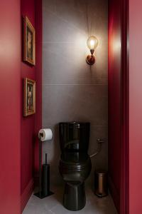 Qult - Crimson Whispers