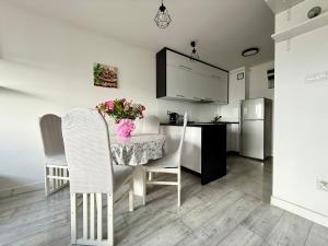 Cosy Stay Solidarności Avenue Apartment