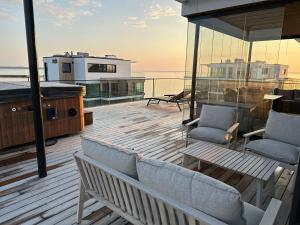 Luxurious Seaside Penthouse