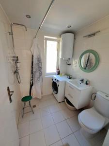 Dom z tarasem wśród pól i lasu - przestronny salon, blisko natury