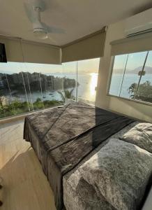 Casa em Angra com 4 quartos, churrasqueira, piscina, sinuca e quadra privativa
