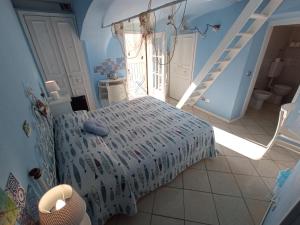 Camera Azzurra nel borgo con Balcone e Terrazzino