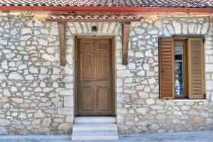 Stone house Amfikleia
