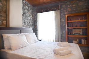 Stone house Amfikleia