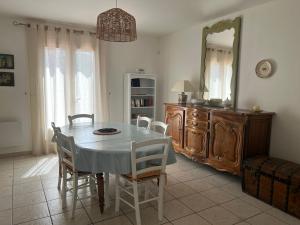 Villas Villa Mireille avec jardin et piscine a Lambesc : photos des chambres