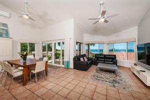 Beautiful 3 Bedroom Condo with Ocean Views
