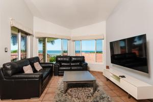 Beautiful 3 Bedroom Condo with Ocean Views