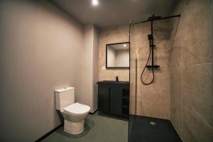 Appartements Desert rose jacuzzi situe a 5 min du centre ville de mulhouse stationnement privee sur demande : photos des chambres