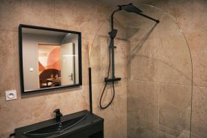 Appartements Desert rose jacuzzi situe a 5 min du centre ville de mulhouse stationnement privee sur demande : photos des chambres