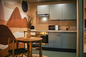 Appartements Desert rose jacuzzi situe a 5 min du centre ville de mulhouse stationnement privee sur demande : photos des chambres