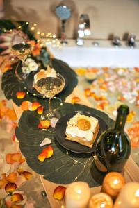 Appartements Desert rose jacuzzi situe a 5 min du centre ville de mulhouse stationnement privee sur demande : photos des chambres