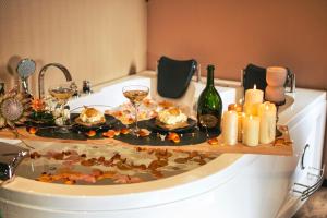 Appartements Desert rose jacuzzi situe a 5 min du centre ville de mulhouse stationnement privee sur demande : photos des chambres