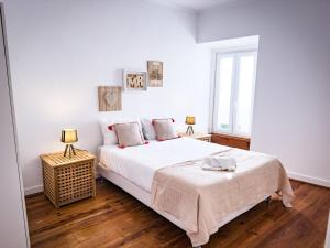 Superb 3 BR Apartment - Beachfront - Old Town Cascais