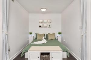 Downtown Urban Oasis I Entertainment District