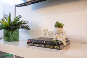 Downtown Urban Oasis I Entertainment District