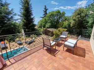 Maison avec piscine chauffée, centre village